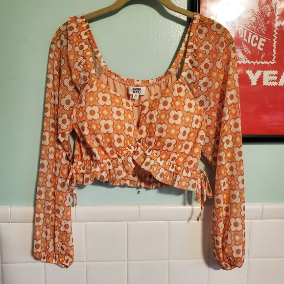 Madden NYC Bohmian Cropped Floral Keyhole Top with Long Sleeves Size Medium - Picture 11 of 12